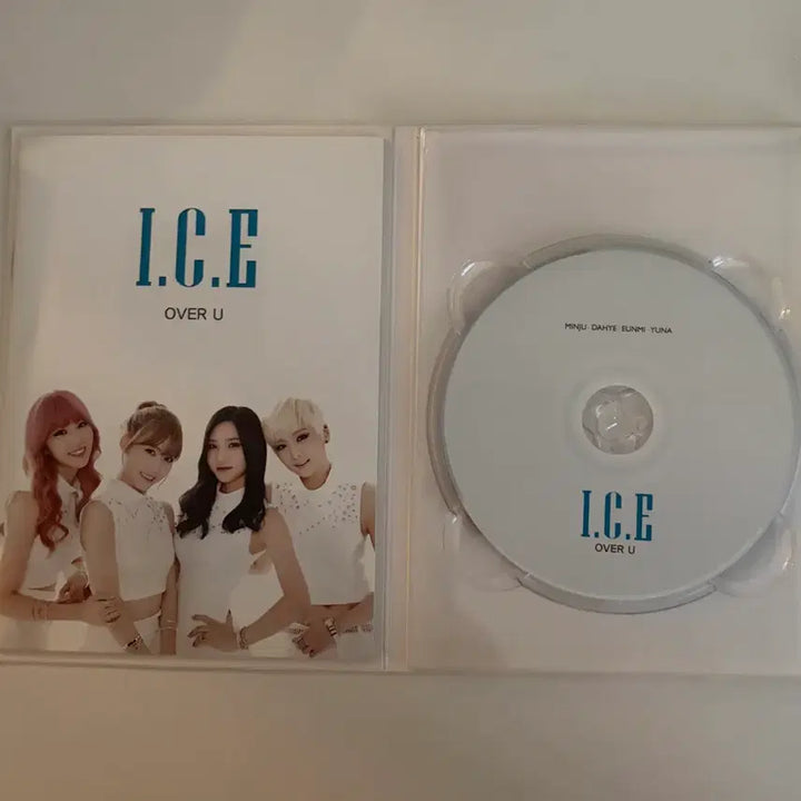 [BUNJANG] I.C.E (Ice) OVER U Signed Promo CD / [친필싸인반] 아이시어(I.C.E) - OVER U 싸인 CD