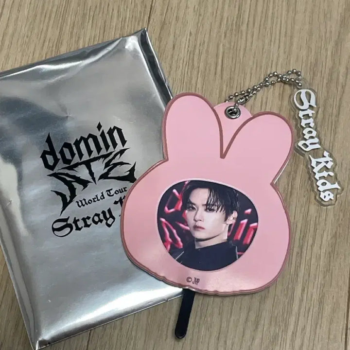 [BUNJANG] Stray Kids Bang Chan Lee Know Dominate Uchiwa Keyring / 스키즈 도미네이트 리빗 리노 우치와 키링