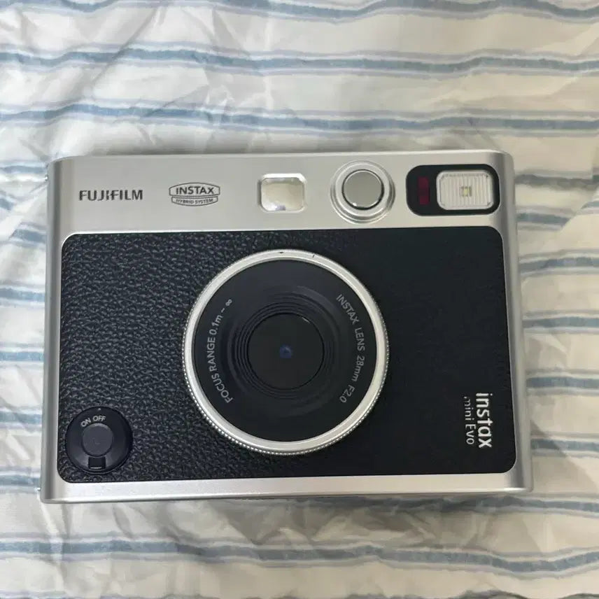 [BUNJANG] Fujifilm Instax Mini Evo Bundle with 30 Film Sheets and Case / 후지필름 인스탁스 미니에보 5핀 + 필름 30장 + 케이스