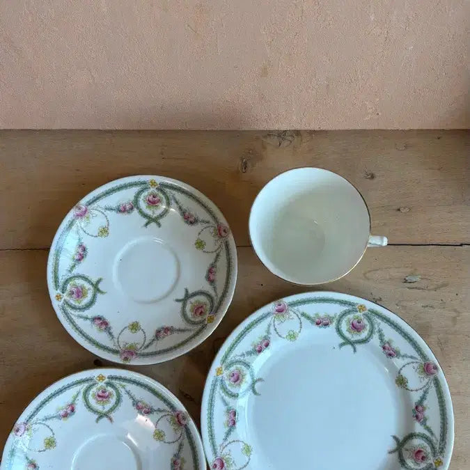 [BUNJANG] 1892 R&amp;D Balmoral Teacup, Saucer, and Plate Trio - Antique English China / 1892년 영국 앤틱 R&amp;D사의 발모랄 차이나 듀오&amp;소서