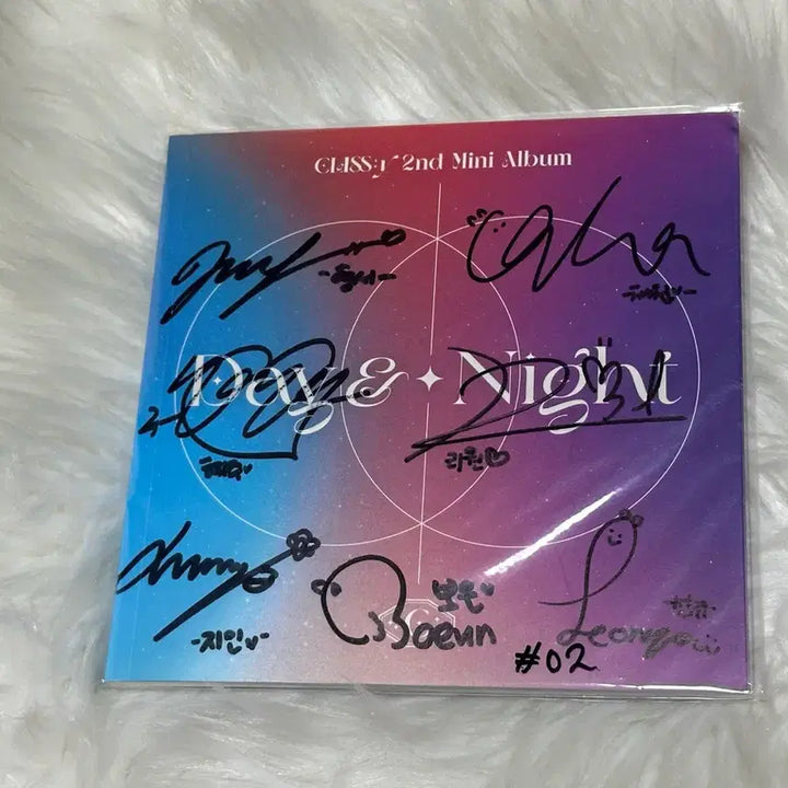 [BUNJANG] CLASS:y Day&amp;Night 2nd Mini Album Signed Album / 클라씨 Day&amp;Night 2nd 미니앨범 친필 싸인앨범
