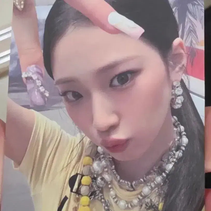 [BUNJANG] BABYMONSTER Ruka WE GO UP Studio Photocard &amp; Keychain Set / 베이비몬스터 루카 위고업 공방포카+공방 키링