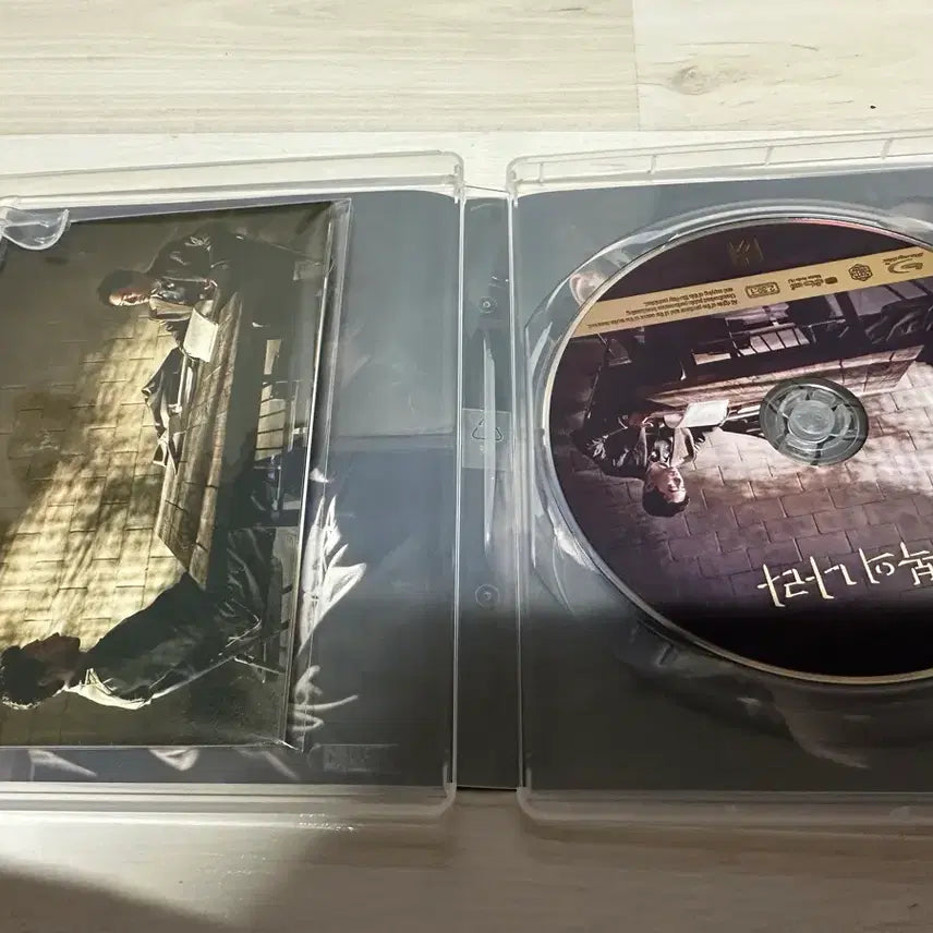 [BUNJANG] The Land of Happiness Blu-ray Full Slip Numbered Limited Edition / [블루레이] 행복의 나라 : 풀슬립 1,000장 넘버링 한정판