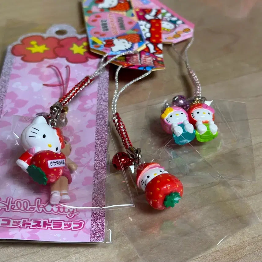 [BUNJANG] Hello Kitty Regional Limited Strawberry Strap Set (3 Types) / 키티 지역 한정 딸기 스트랩 새제품 3종
