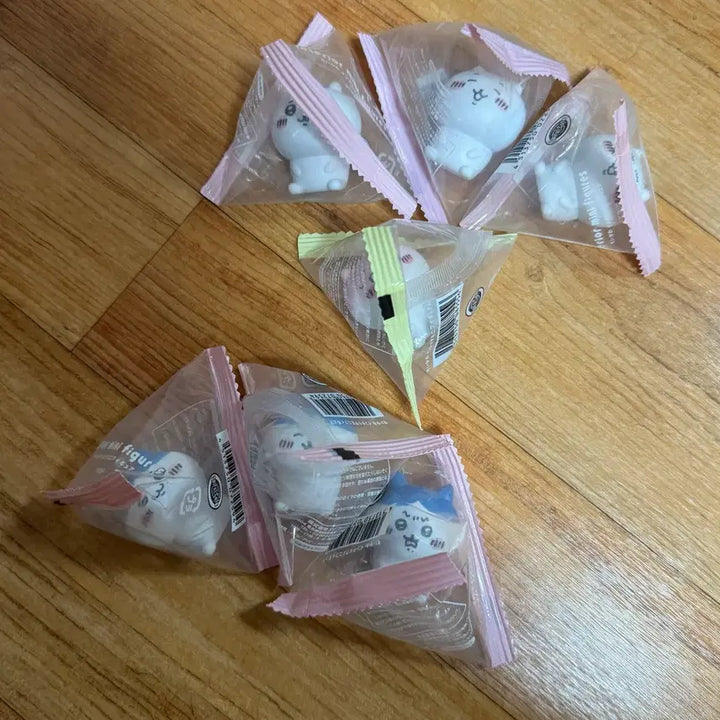 [BUNJANG] Chiikawa Interior Mini Figure Set (Series 1 &amp; 2) / 치이카와 인테리어 피규어 미니 피규어 1탄,2탄