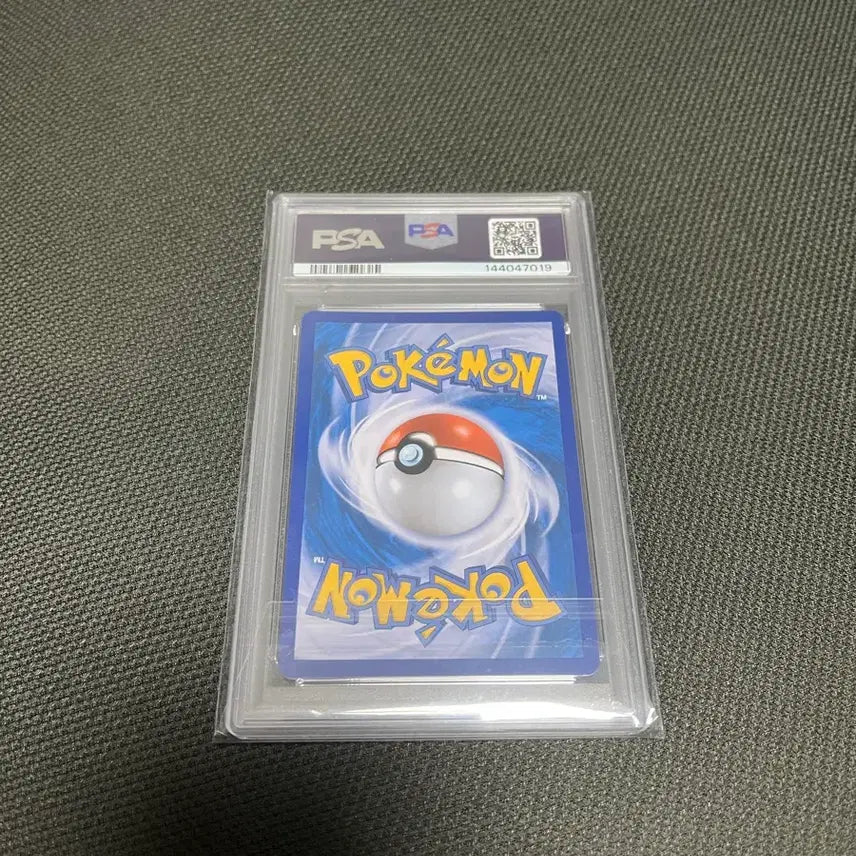 [BUNJANG] Pokemon 25th Anniversary Golden Pikachu PSA 9 Graded Card / 포켓몬카드 25주년 골든 피카츄 