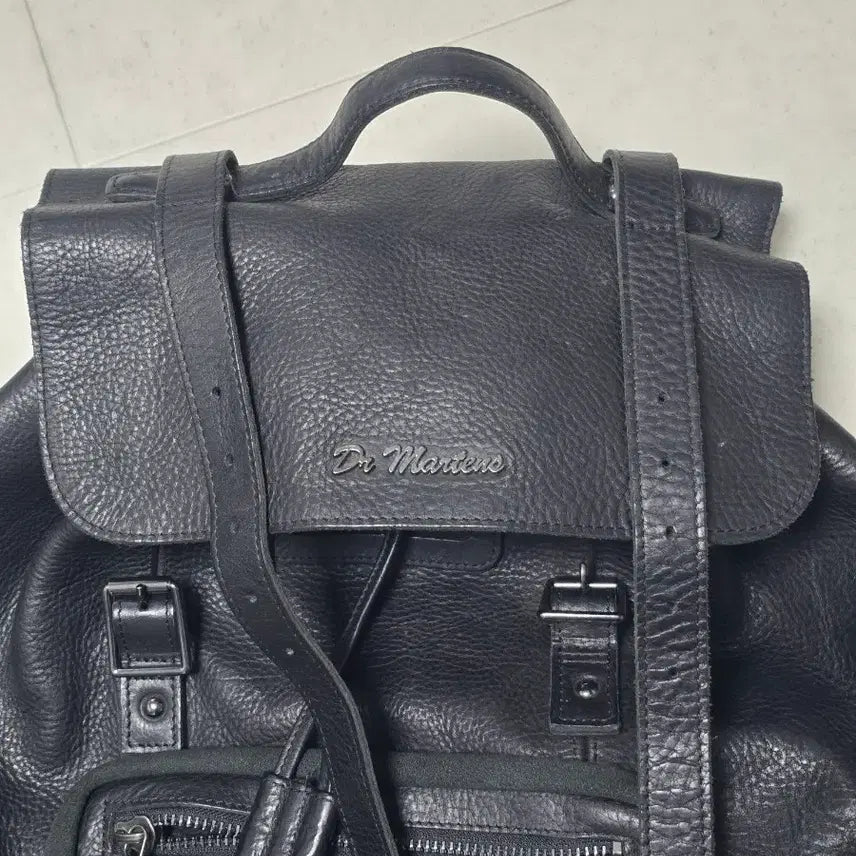 [BUNJANG] Dr. Martens Leather Backpack Unisex / 닥터마틴 가죽 백팩 남녀공용