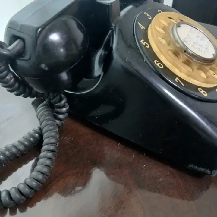 [BUNJANG] 1973 Goldstar Cheshin No. 1 Rotary Dial Telephone with Internal Circuit Diagram / 73년식 금성 골드스타 체신1호 공전식 자동식 다이얼 전화기 회로도 보존