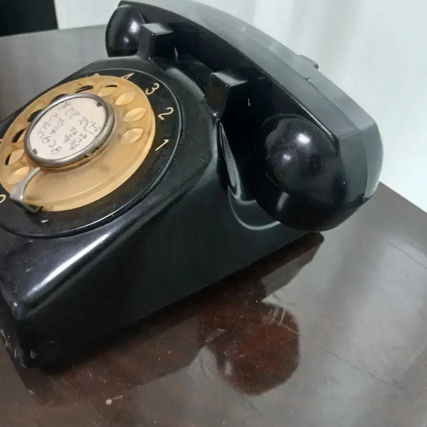[BUNJANG] 1973 Goldstar Cheshin No. 1 Rotary Dial Telephone with Internal Circuit Diagram / 73년식 금성 골드스타 체신1호 공전식 자동식 다이얼 전화기 회로도 보존