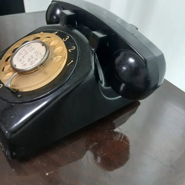 [BUNJANG] 1973 Goldstar Cheshin No. 1 Rotary Dial Telephone with Internal Circuit Diagram / 73년식 금성 골드스타 체신1호 공전식 자동식 다이얼 전화기 회로도 보존