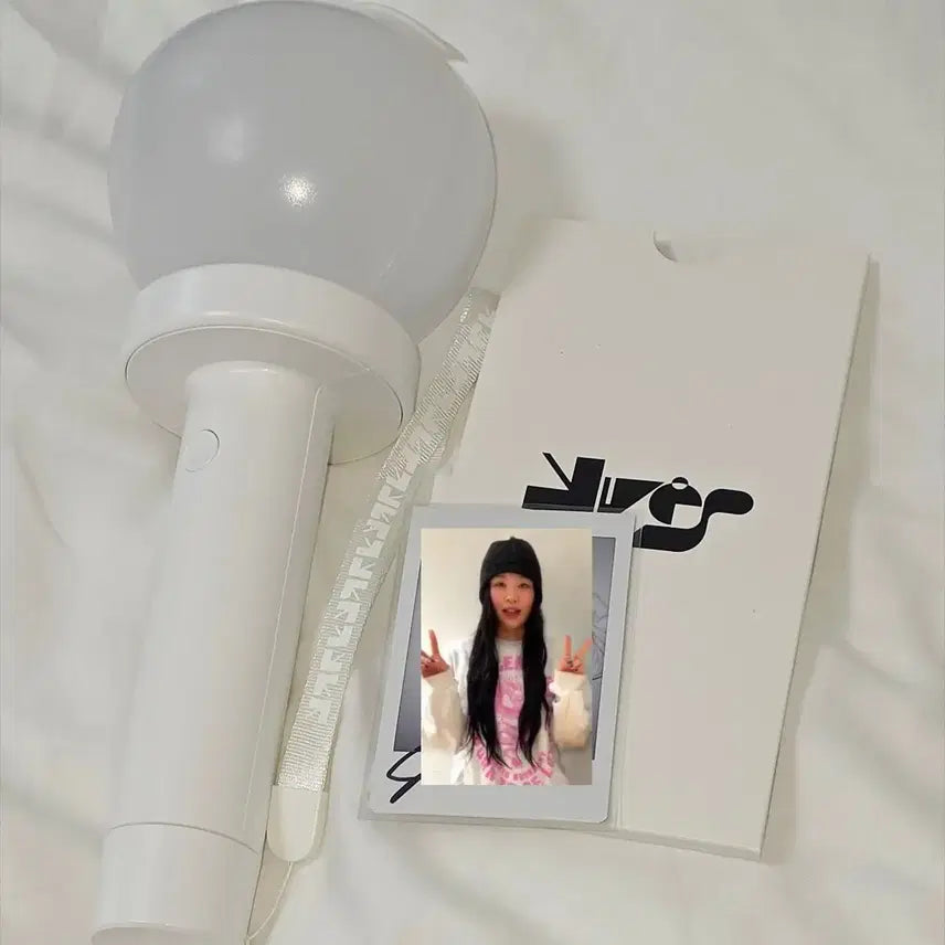 [SOLD OUT] 하수영 이달의 소녀 이브 Yves 싸폴 싸인 폴라로이드 응원봉