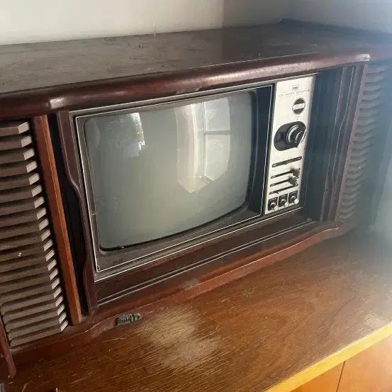 [BUNJANG] Kumho Electronics Vintage Black and White Television / 금호전자주식회사 옛낭 텔레비젼