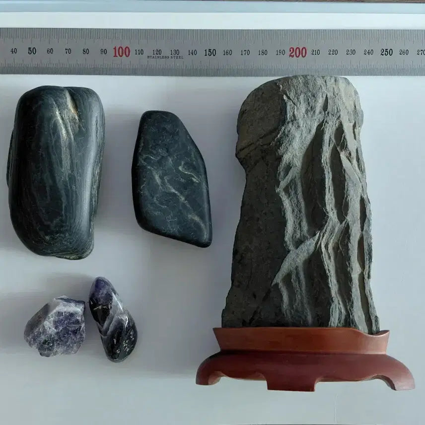 [BUNJANG] Natural Stone Collection Set: Interior Display Stone, Amethyst Tumbled Stone, Raw Amethyst, and Onyx Stones / 고급 인테리어 수석 1점, 천연 자수정 2점, 자연 오석 2점