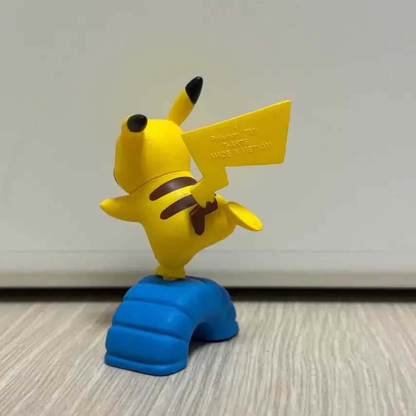[BUNJANG] Pokemon Pikachu Tire Play Mascot Gacha Figure (Discontinued Rare) / 포켓몬스터 포켓몬 피카츄 타이어 놀이 마스코트 가챠 피규어 단종 희귀