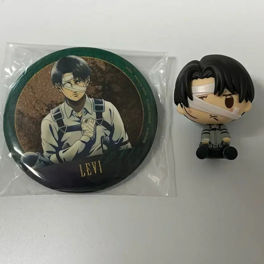 [BUNJANG] Attack on Titan Levi Chokonoko &amp; Badge Bundle Set / 진격거인 리바이 쵸코노코 + 뱃지 일괄