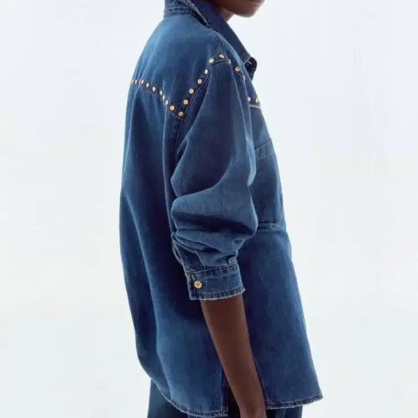 [BUNJANG] ZARA Studded Denim Shirt (Size S) / ZARA 자라 스터드 데님 셔츠 S사이즈