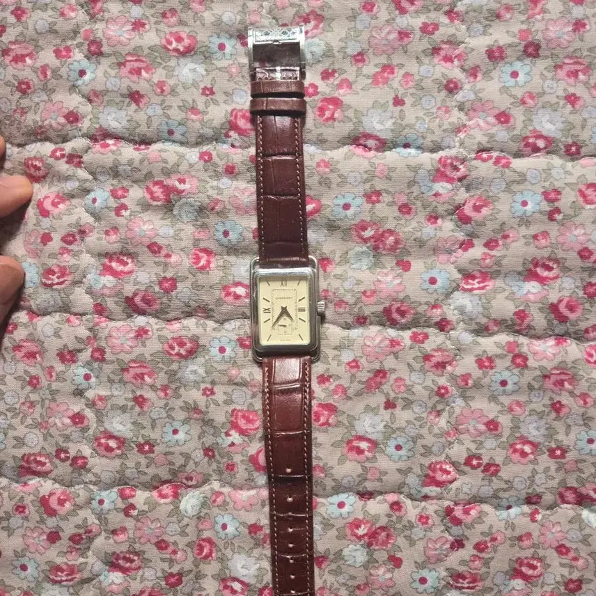 [SOLD OUT] 버버리 시계 가죽 스트랩 판매합니다