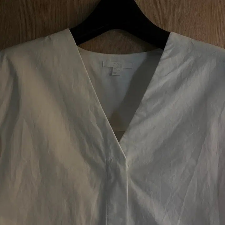 [BUNJANG] COS V-Neck Shirt Size 34 / COS 코스 브이넥셔츠 34