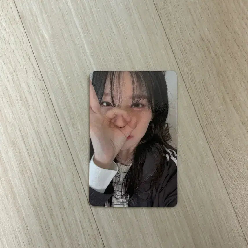 [BUNJANG] fromis_9 Baek Ji Heon Apple Music POB Photocard / 프로미스나인 애플뮤직 특전 백지헌 포카 팔아요