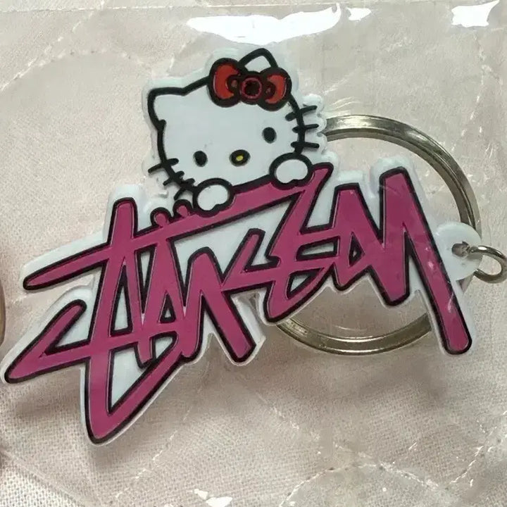 [BUNJANG] Stussy x Hello Kitty Classic Keychain (2009) / 고전 키티 stussy 스투시 키링