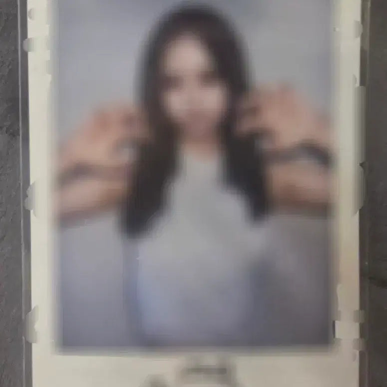 [BUNJANG] tripleS Jiwoo Studio Polaroid Photocard / 트리플에스 미니팬미팅 멤버 지우 공방 폴라로이드 양도합니다.