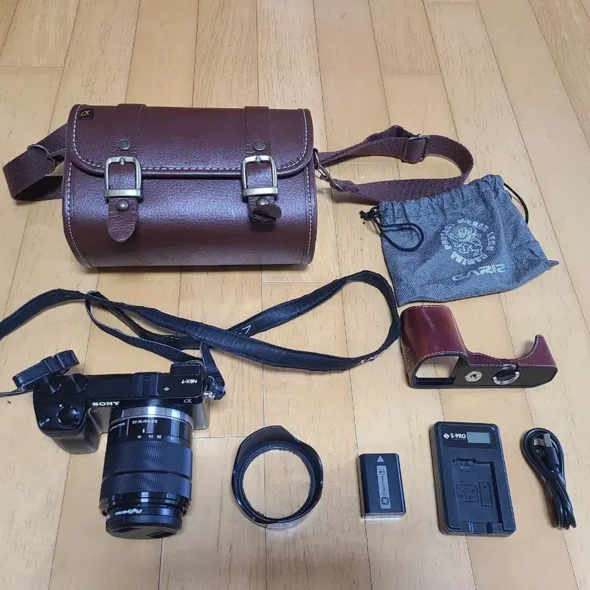 [BUNJANG] Sony NEX-7 Mirrorless Camera with SEL1855 Lens Kit / 소니 NEX-7 + sel1855 렌즈 (가방 등 포함)