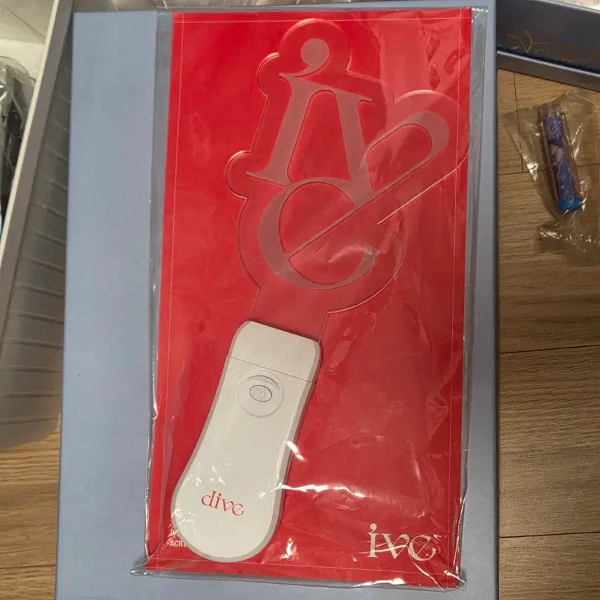 [BUNJANG] IVE Official Lightstick Acrylic Unsealed / 아이브 첫 응원봉 미개봉 아크릴