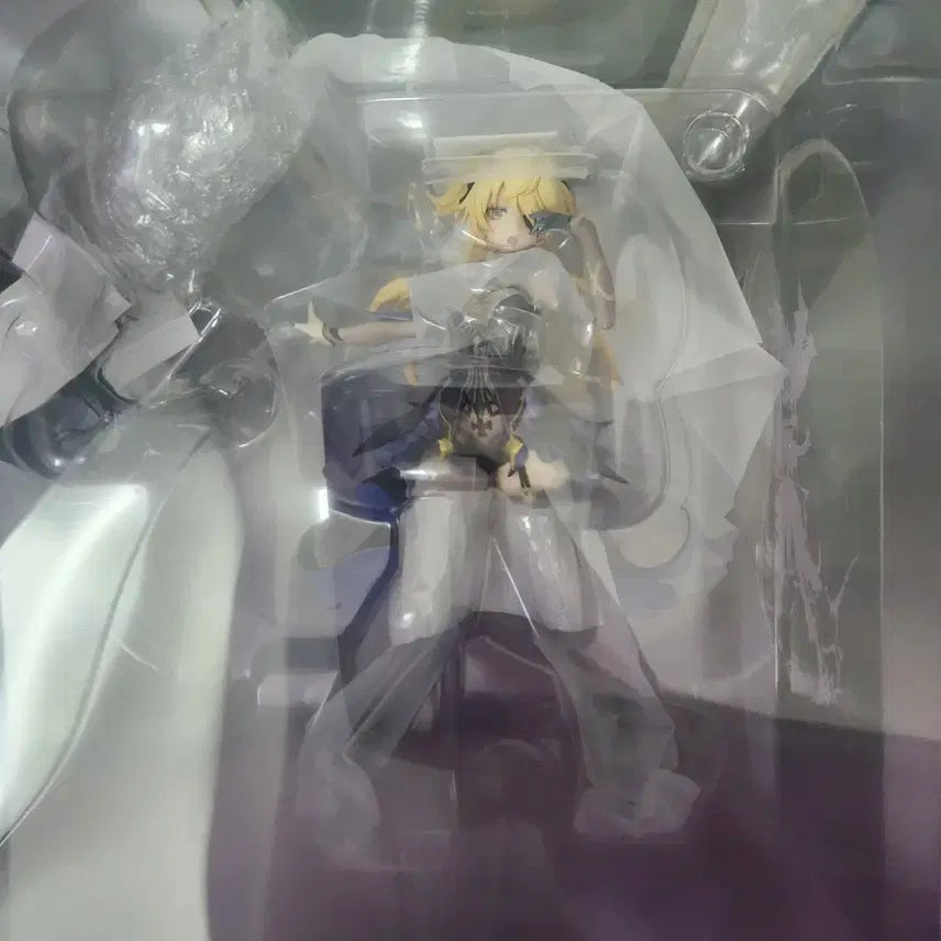 [BUNJANG] ALTER Genshin Impact Fischl 1/7 Scale Figure / ALTER 1/7 스케일 피규어 원신 피슬