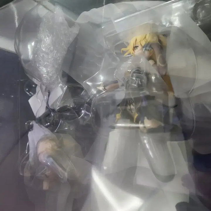 [BUNJANG] ALTER Genshin Impact Fischl 1/7 Scale Figure / ALTER 1/7 스케일 피규어 원신 피슬