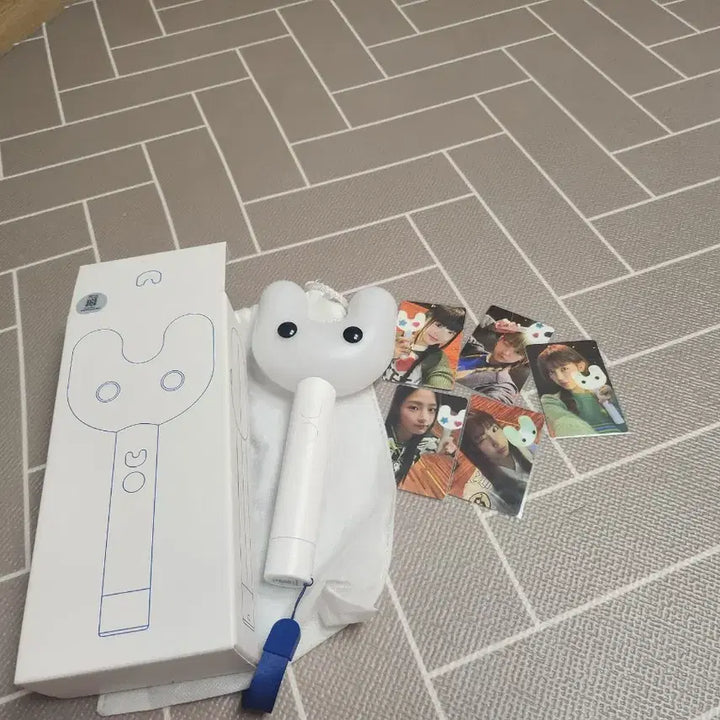 [SOLD OUT] 뉴진스 응원봉 빙키봉 판매