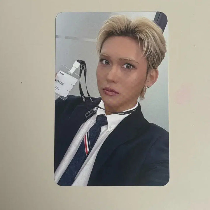[BUNJANG] Xlov (엑스러브) Welcome Kit Hyun Photocard / 이고지고 엑스러브 Xlov 웰컴키트 포카 현