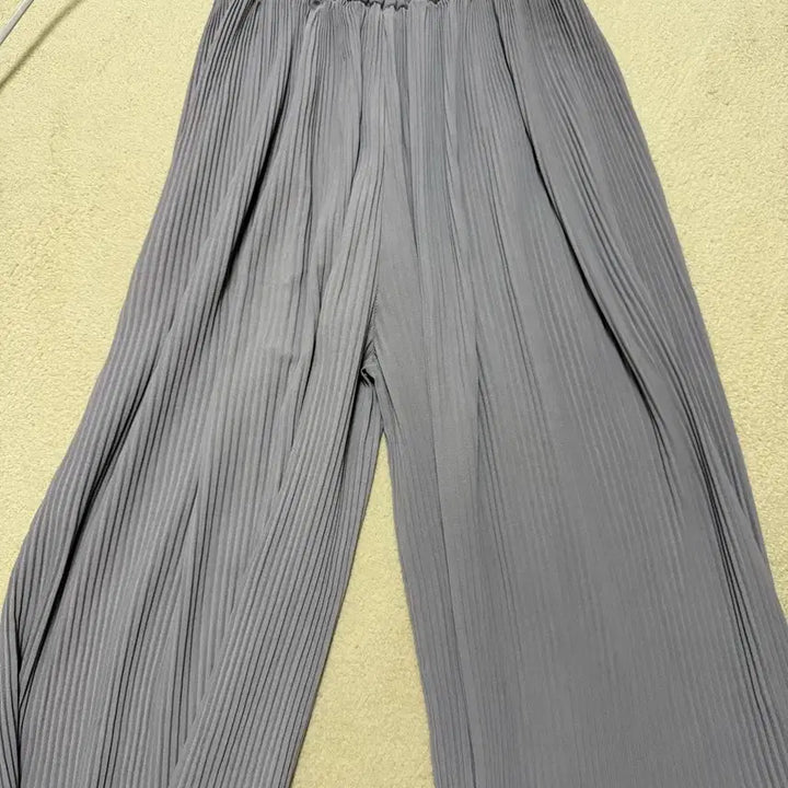 [BUNJANG] Grey Pleated Long Pants / 그레이 플리츠 롱팬츠