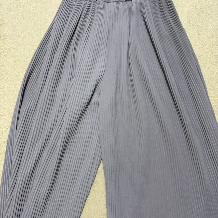 [BUNJANG] Grey Pleated Long Pants / 그레이 플리츠 롱팬츠