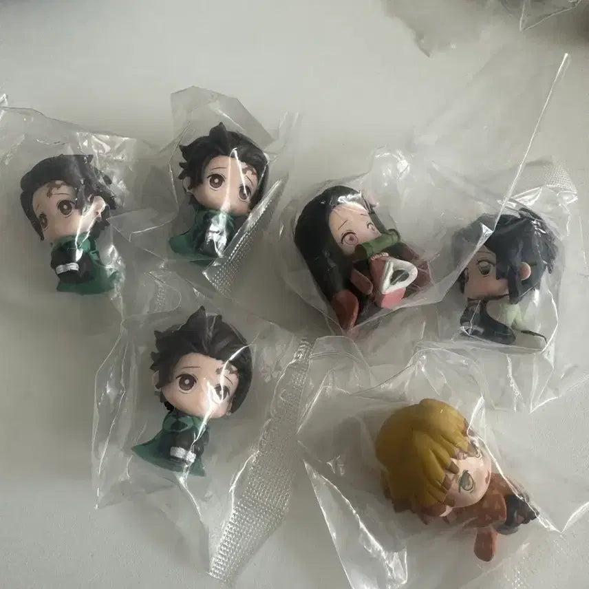 [BUNJANG] Demon Slayer Gacha Collection (Onjyeoryeona, Eokkaekung, Nemuraseta-i) Sealed / 귀칼 가챠 모음 (언제오려나 어깨쿵 네무라세타이) 미개봉 판매