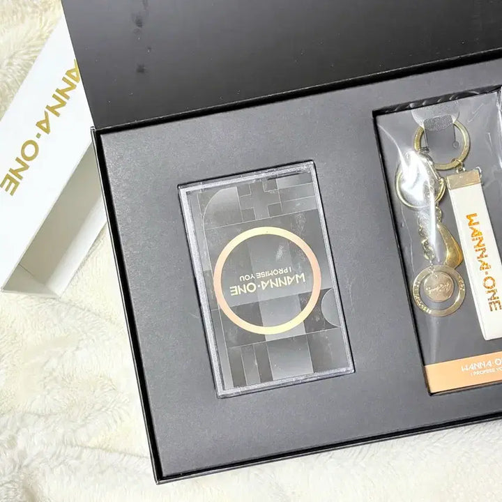 [BUNJANG] Wanna One Limited Edition Official MD Cassette Tape Set / 워너원 한정판 굿즈 (공식 MD) 양도 / 앨범 시즌그리팅