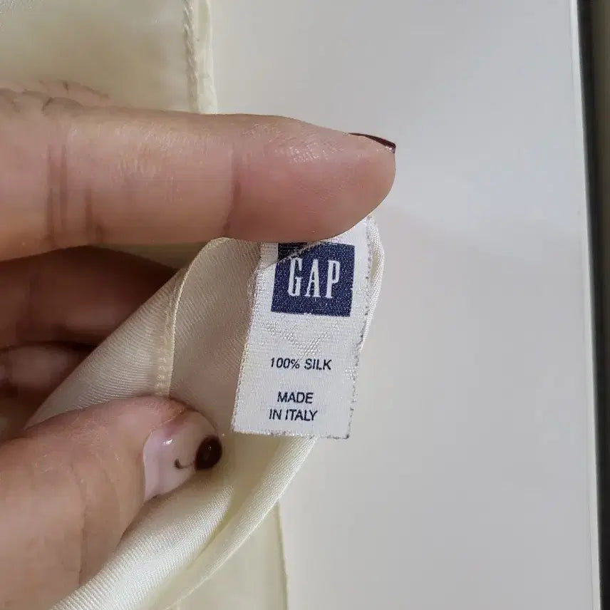 [SOLD OUT] 실크 100.% Gap 플라워 스카프