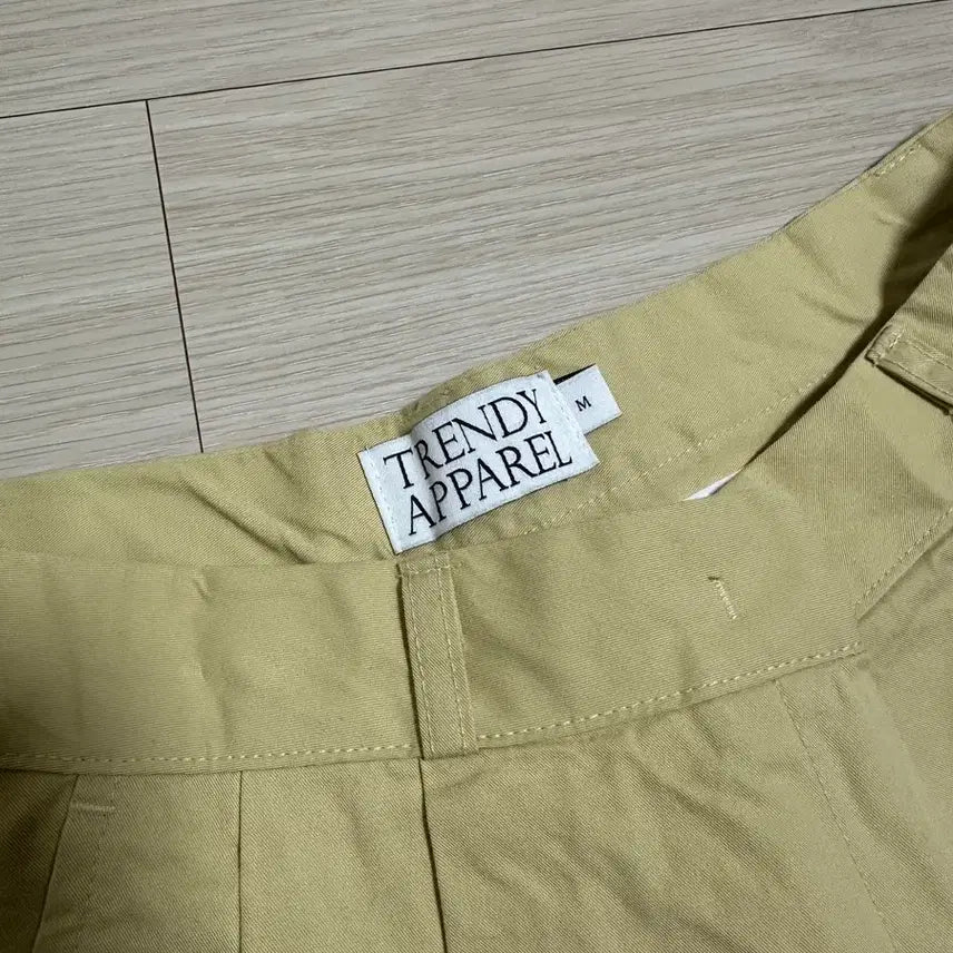 [SOLD OUT] 트렌디어패럴 핀턱 반바지 M