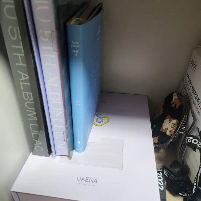 [BUNJANG] IU IU x EDAM Entertainment Flower Bookmark LP, Lilac Album, Uaena 3rd Kit, Magazine 4th Kit, Uaena 5th Kit Desk Clock, Love Poem Album, Photocards / 아이유 꽃갈피 LP + 라일락(+바일락) 앨범 + 유애나 3기 키트 등등