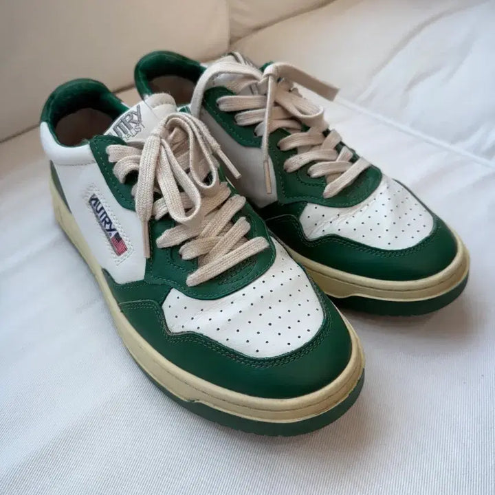 [BUNJANG] Autry Medalist Sneakers Low / 오트리 ( Autry ) 메달리스트 스니커즈