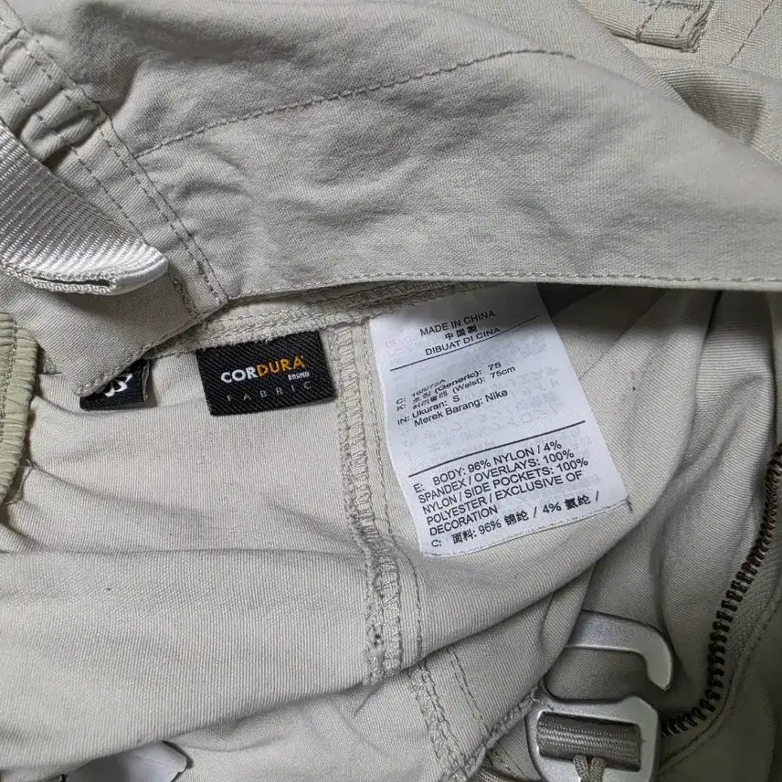 [BUNJANG] Nike ACG Smith Summit Cargo Pants Light Bone / 나이키 ACG 스미스 서밋 카고 팬츠 라이트 본 - 아시아 s