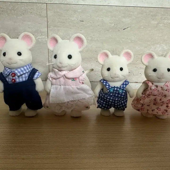 [BUNJANG] Sylvanian Families White Mouse Family / 실바니안 흰쥐가족