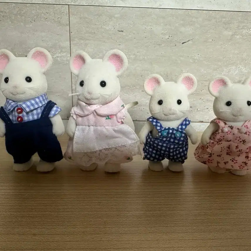 [BUNJANG] Sylvanian Families White Mouse Family / 실바니안 흰쥐가족