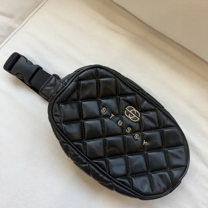 [BUNJANG] Stussy Quilted Hip Bag / 스투시 힙색