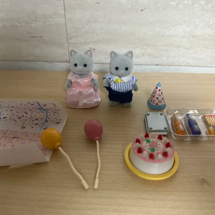 [BUNJANG] Sylvanian Families Birthday Party Set with Cat Figure / 실바니안 패밀리 생일 파티 세트