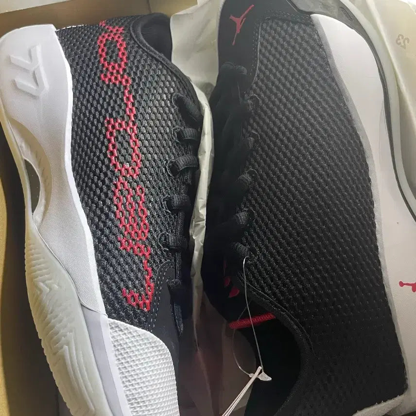 [BUNJANG] Jordan Luka 77 (GS) Basketball Shoes Black Red 245mm / 조던 농구화 블랙 레드 [조던 루카 77 (GS)] 245mm