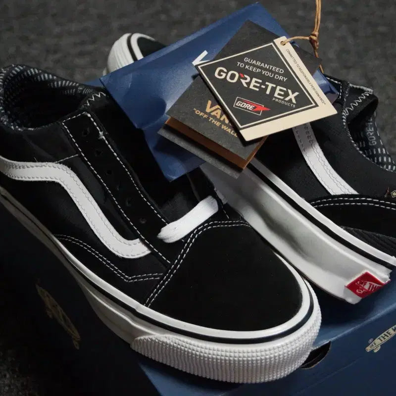 [BUNJANG] Vans Premium Old Skool Gore-Tex Sneakers / (240) 반스 프리미엄 올드스쿨 고어텍스