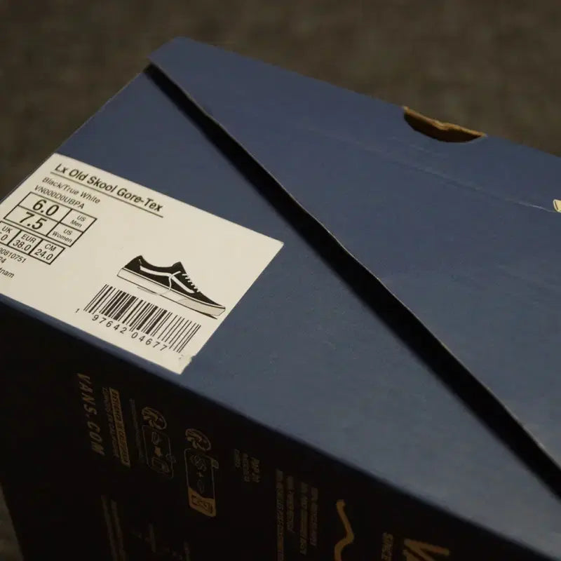[BUNJANG] Vans Premium Old Skool Gore-Tex Sneakers / (240) 반스 프리미엄 올드스쿨 고어텍스