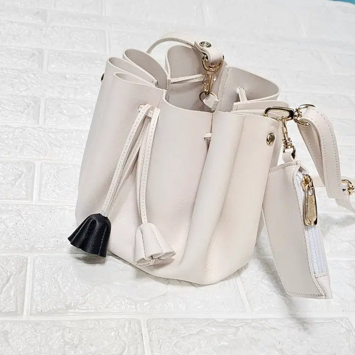 [BUNJANG] Ivory Drawstring Bucket Bag / 긔여운 복조리 버킷백