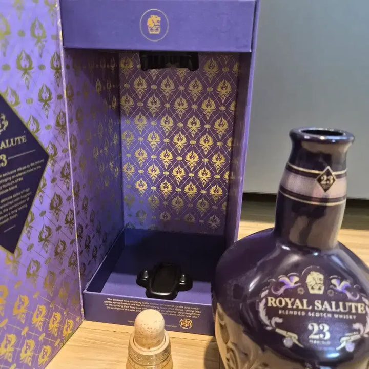 [BUNJANG] Royal Salute 23 Year Old Taiwan Exclusive Blend Special Edition Empty Bottle / 로얄살루트 23년산 대만 익스클루시브 블렌드 스페셜 에디션 공병입니다