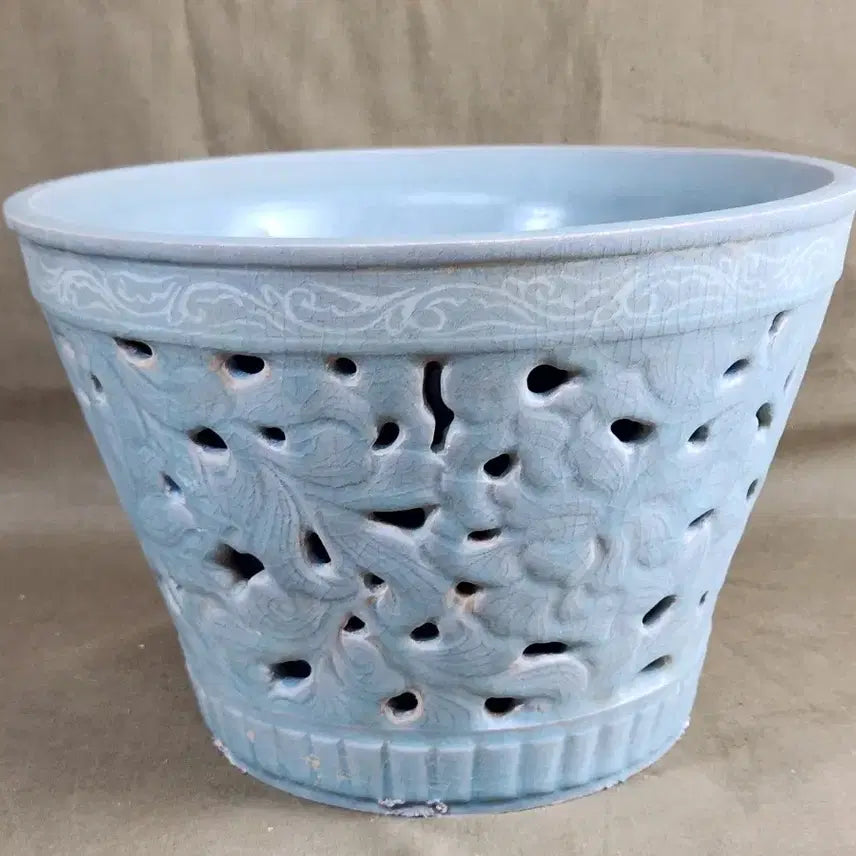 [BUNJANG] Goryeo Celadon Inlaid Openwork Peony and Lotus Design Water Basin / 고려청자 투각 모란문 백상감 파련문 퇴수기